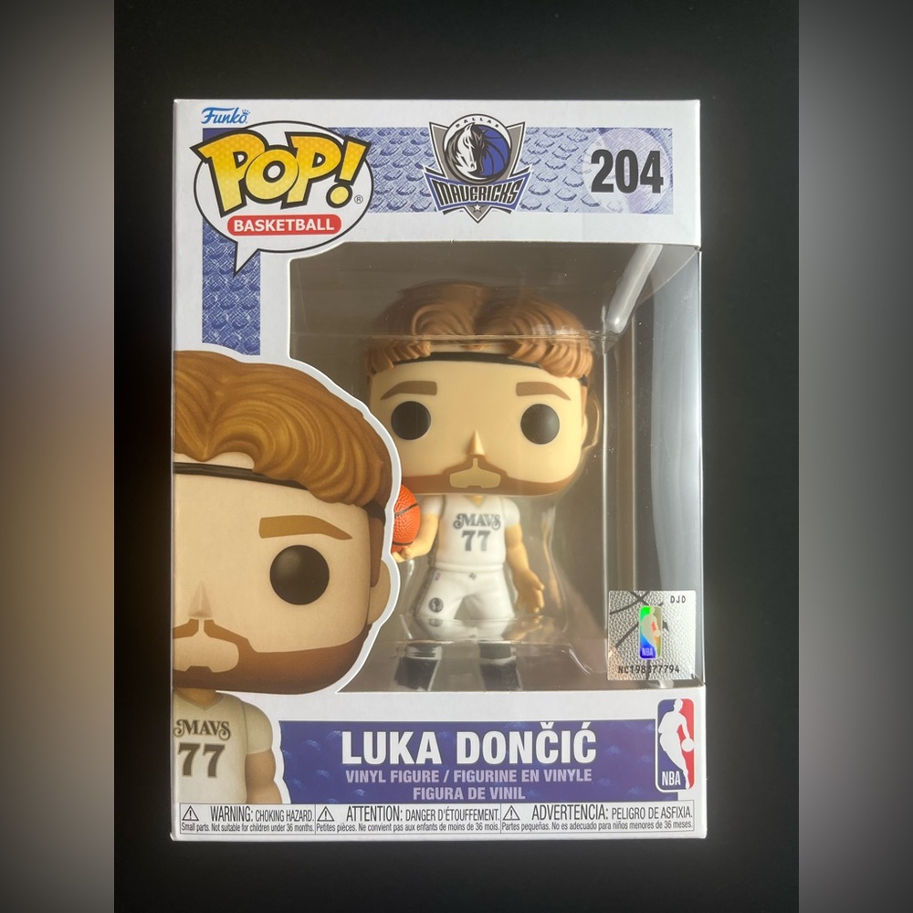 Funko Pop! Basketball NBA Dallas Mavericks Luka Doncic 204 Vinyl Figure